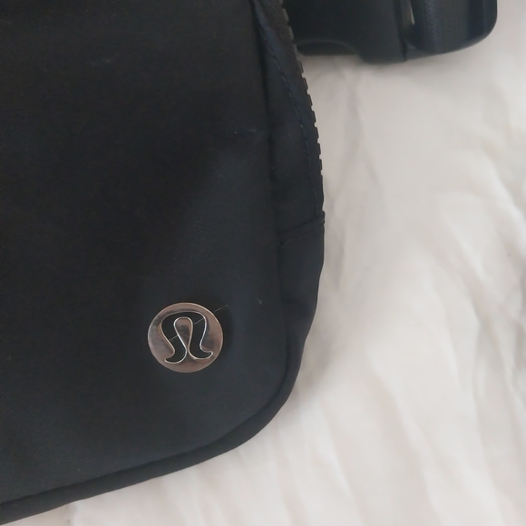 lululemon athletica Black Men's Belt Bag - Picture 3 of 6